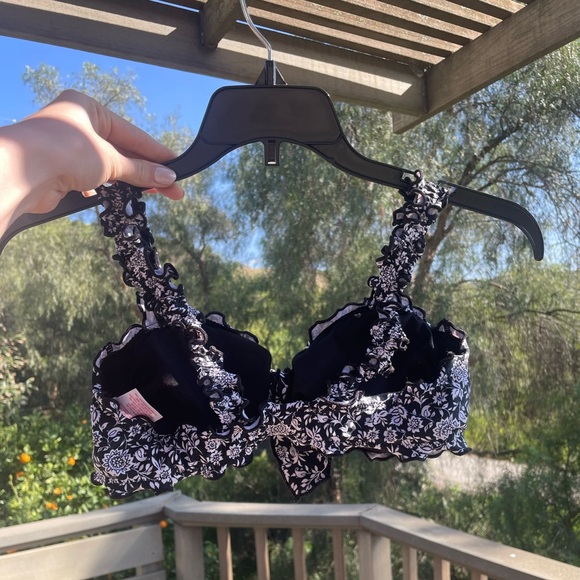 Black & white floral bikini top xs/s - Picture 2 of 5